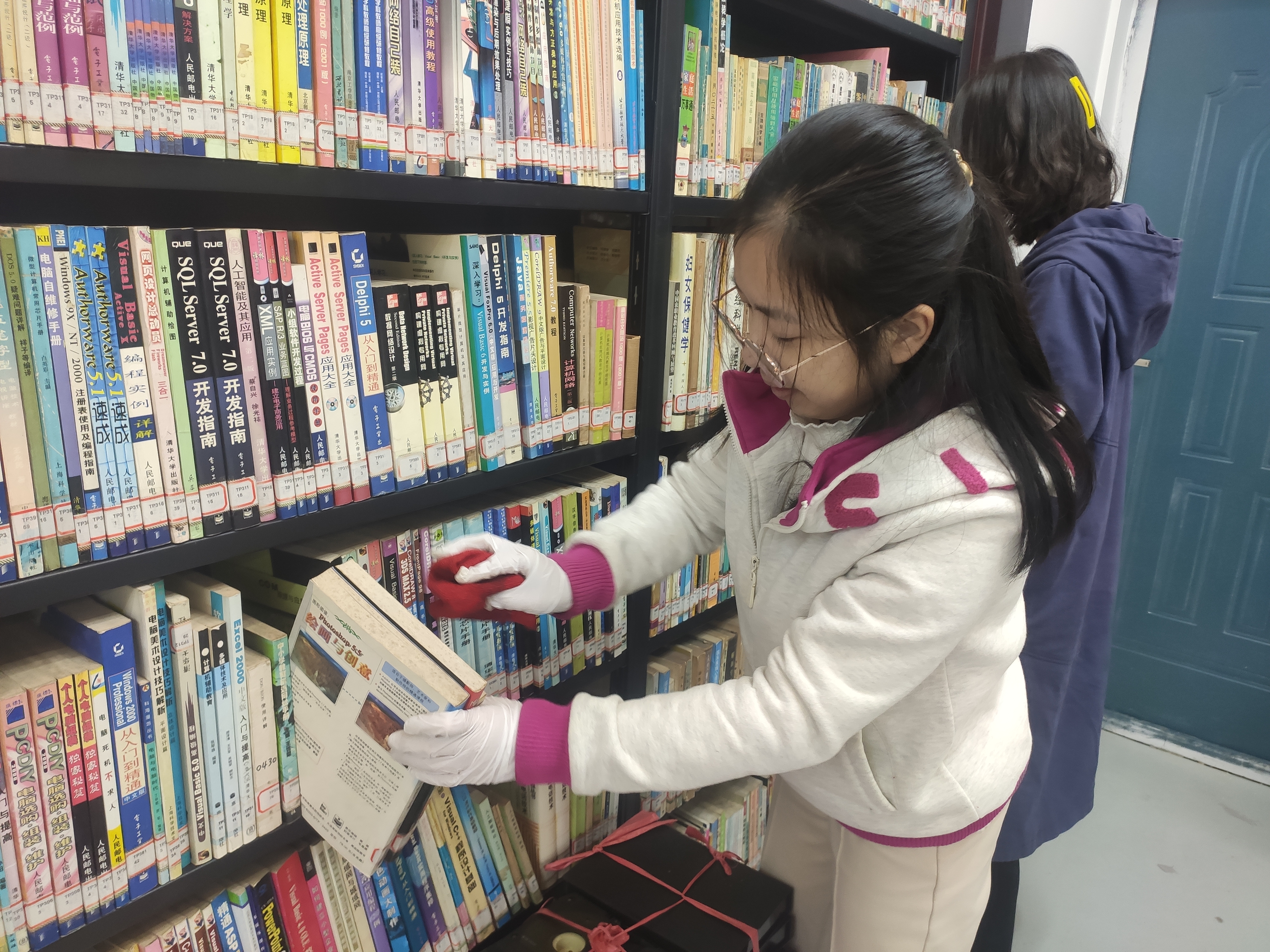 教科院19应心班开展学院资料室整理志愿活动